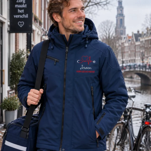 Gepersonaliseerde winterjas heren voor verpleegkundige Jeroen met naam, functie en zorgmotief
